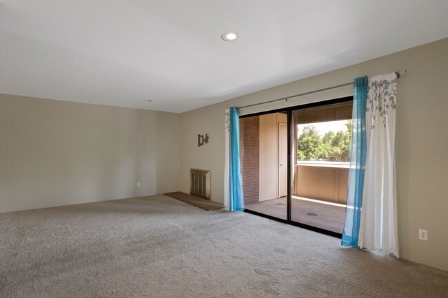 Building Photo - 2227 Canyon Blvd