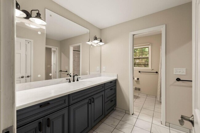 Building Photo - 2646 Caladium Dr NE