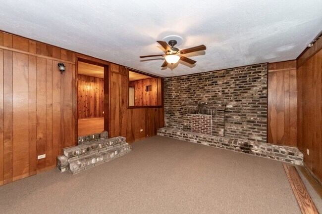 Building Photo - 453 Wade Hampton Dr