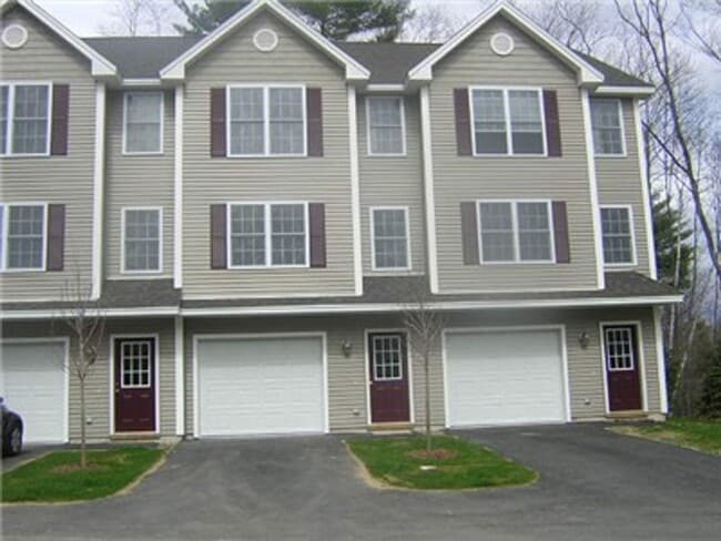 Building Photo - 2 Bedroom 1 1/2 Bath Condo