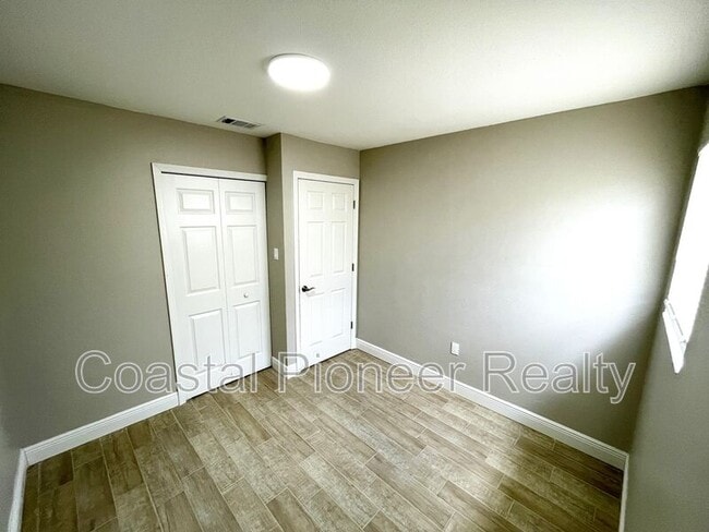 Building Photo - 8310 Croton Ave