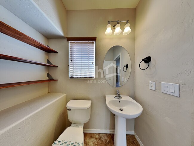 Building Photo - 2542 W Cordia Ln