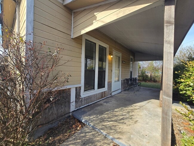 Building Photo - 3 Bed 1 Bath Home in Shawnee