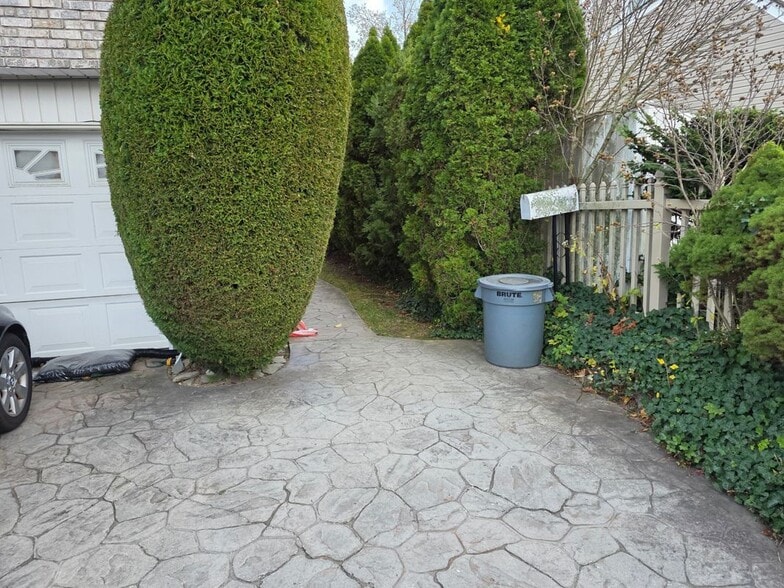 Building Photo - 1707 Meadowbrook Rd