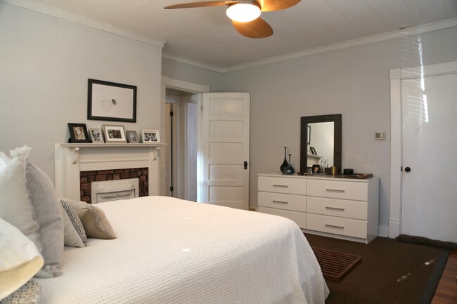 Master bedroom - 1836 Deer Park Ave