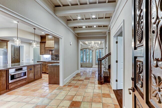 Building Photo - 14 Woodstone St