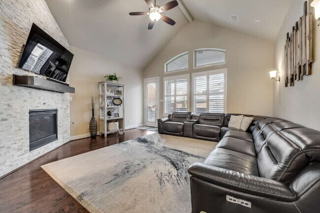 Building Photo - Welcome to your new 5 Bed-4 Bath home in t...