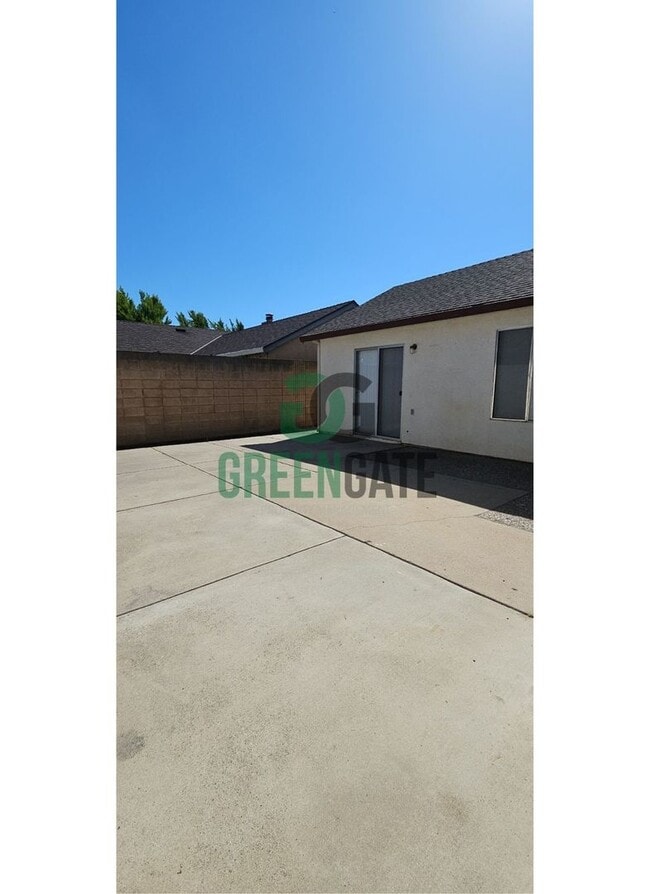 Building Photo - 3 BEDROOM 2 BATH HOME MOVE IN READY IN North MODESTO!