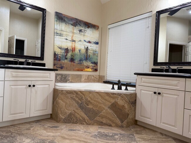 Building Photo - 12010 Sundance Ct