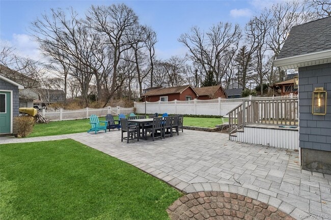 Building Photo - 1050 Pine Ave