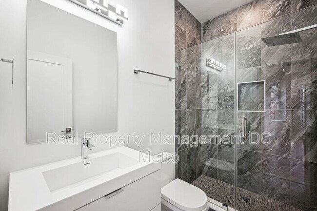 Building Photo - 1112 6th St NW