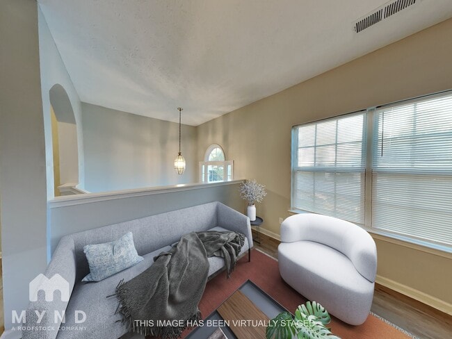 Building Photo - 325 Lake Royale Pl