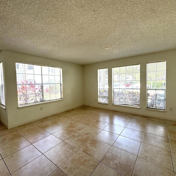 Building Photo - 1000 Crystal Way