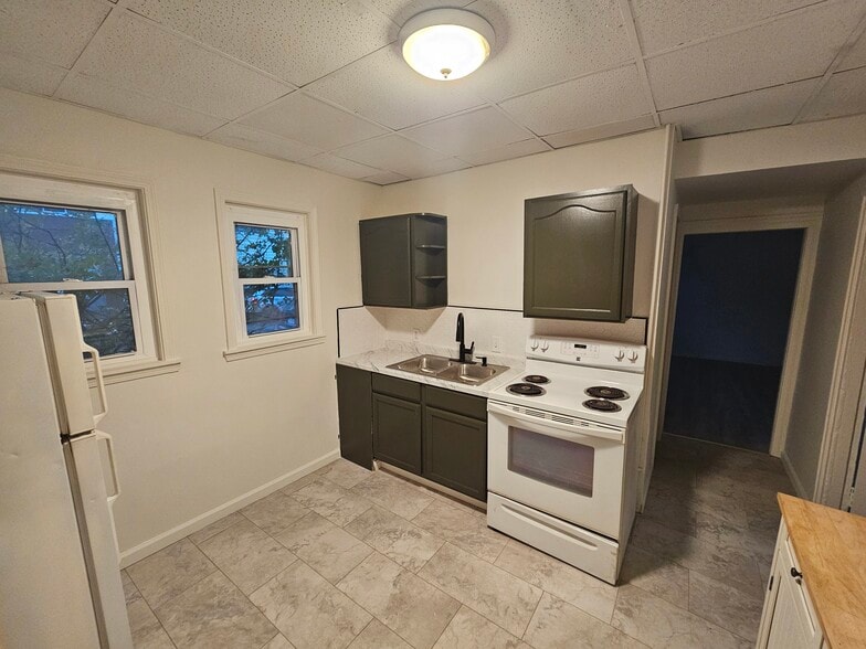 Building Photo - 738 Prospect Ave