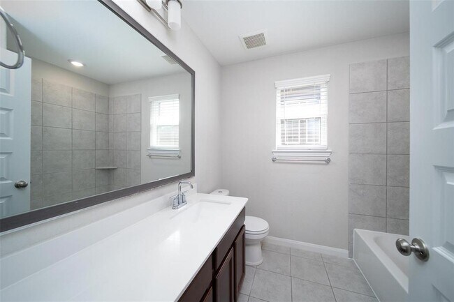 Building Photo - 4715 Hollow Tree Dr