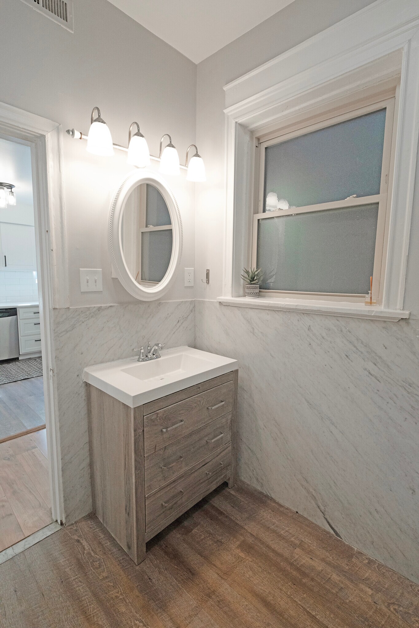 Updated bathrooms - 4512 Westminster Plz