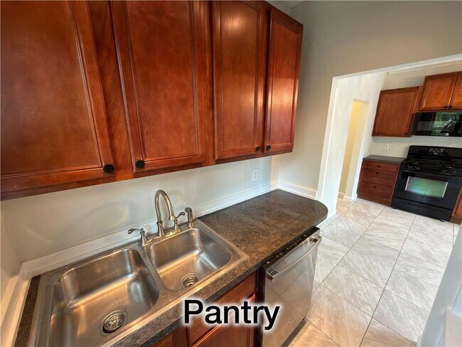 Building Photo - 38 Rebekah St