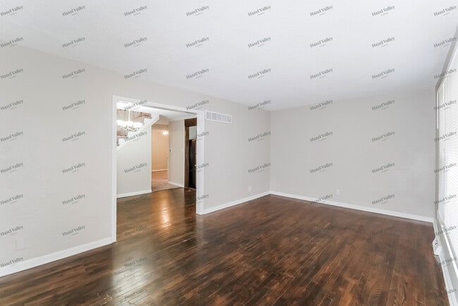 Building Photo - 1311 W Bryson St