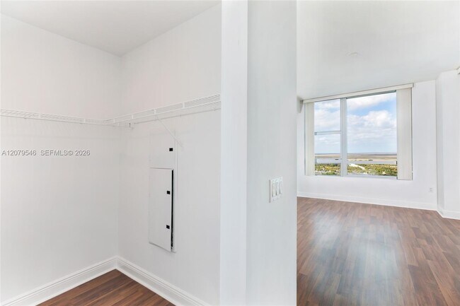 Building Photo - 2641 N Flamingo Rd