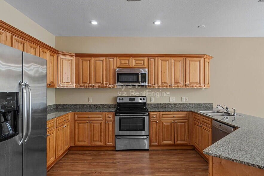Building Photo - 511 Arbor Lake Dr