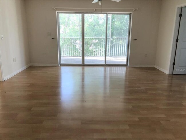 Building Photo - 1150 Carmel Cir