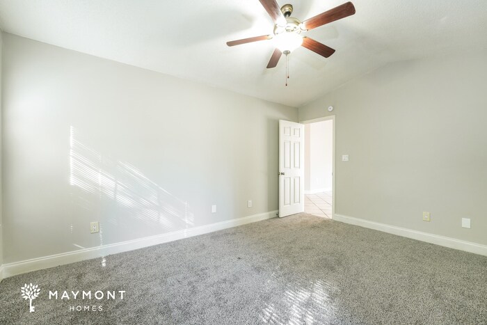 Building Photo - 3020 Regal Dr