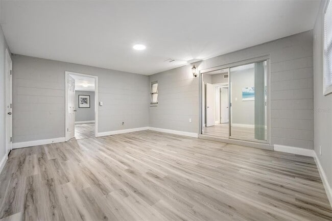 Building Photo - 810 Jurgens St