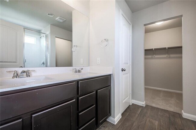 Building Photo - 13935 Belzer Dr