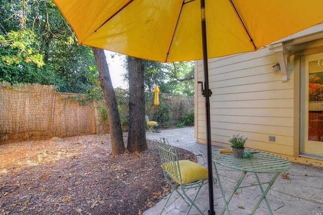 Building Photo - 1,812 Square Foot Two level 3 bedroom  2.5...