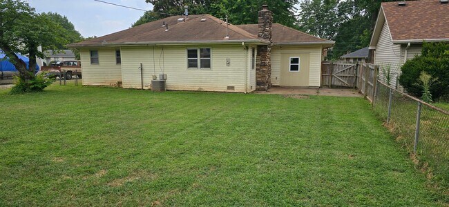Building Photo - 1117 E Rosebrier St