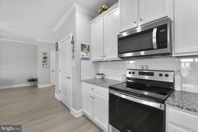 Building Photo - 10005 Maids Fancy Way