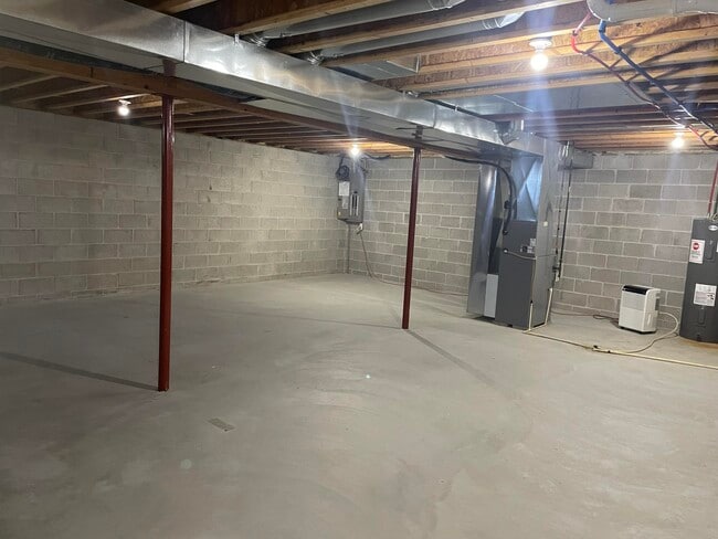 Building Photo - 2635 Parkfield Dr