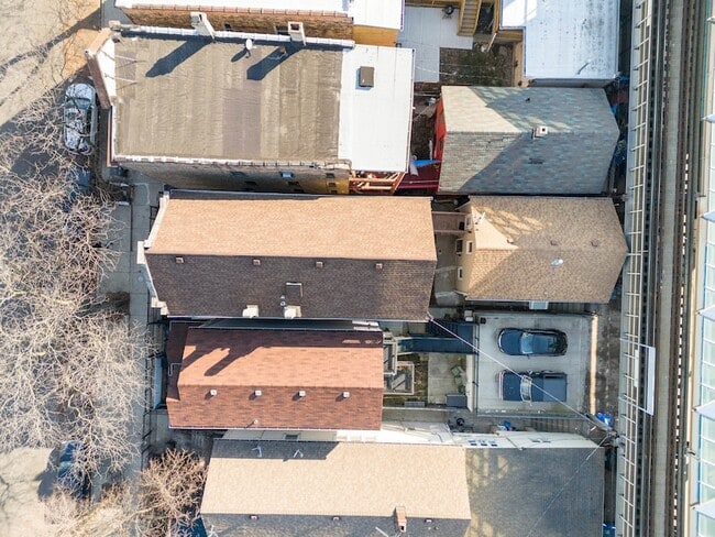 Building Photo - 2011 W Cullerton St