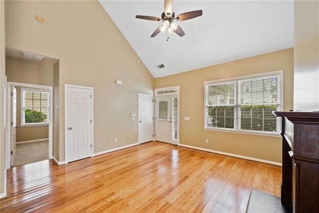 Building Photo - 726 Gardenside Cir SE