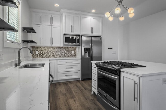 Building Photo - Modern 3 bedroom Home in East Nashville Close to the Most Popular Places in Nashville!