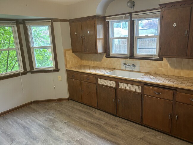 Building Photo - Off market unit for applications only.