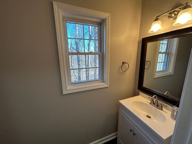 Building Photo - South AVL - Three Bedroom home with Wooded...