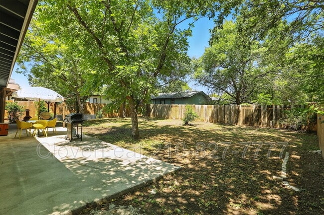 Building Photo - 131 Middlebury Dr