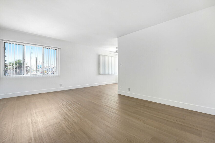 Building Photo - 10250 Palms Blvd