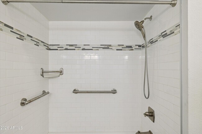 Building Photo - 3526 E Sahuaro Dr