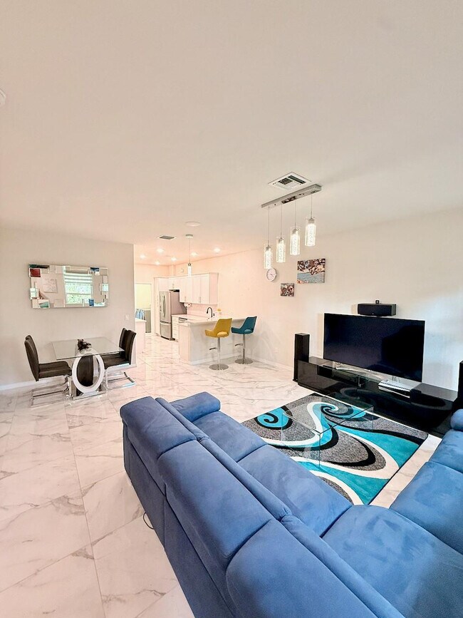 Building Photo - 5182 Eucalyptus Dr