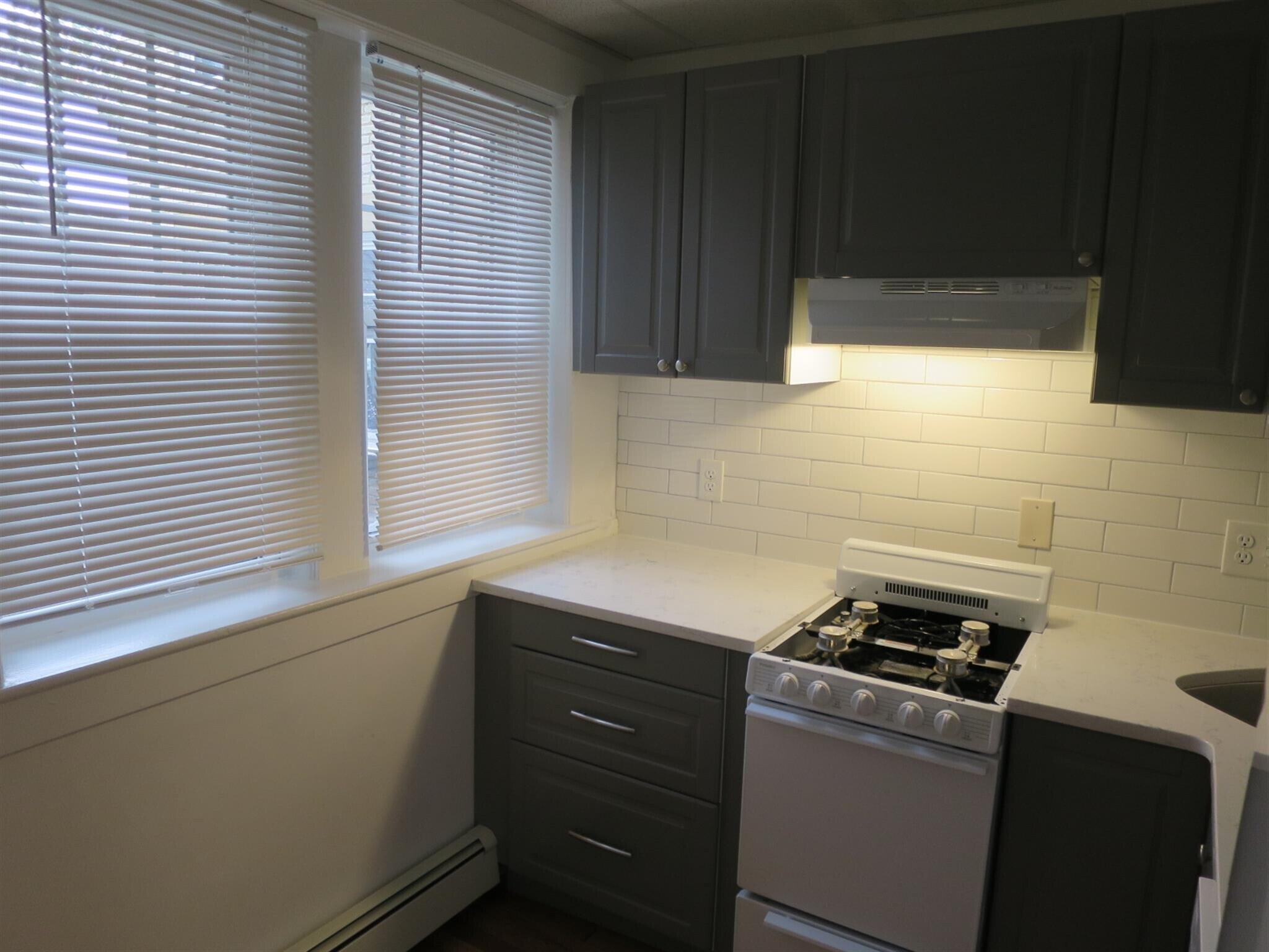 Building Photo - 32 College Ave