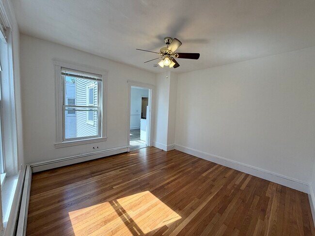 Building Photo - 327 Columbia St