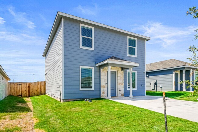 Building Photo - **Experience Modern Living in Valle Sol  T...