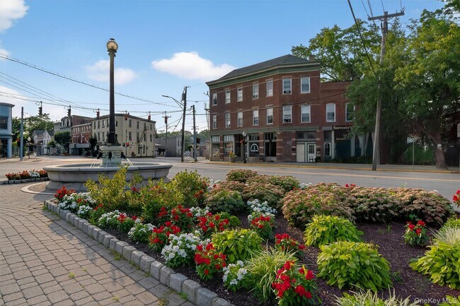 Primary Photo - 13 Main St