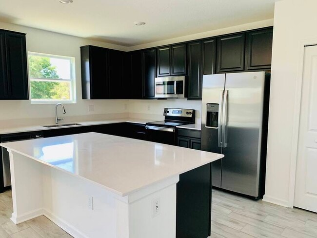 Building Photo - 843 Grant St