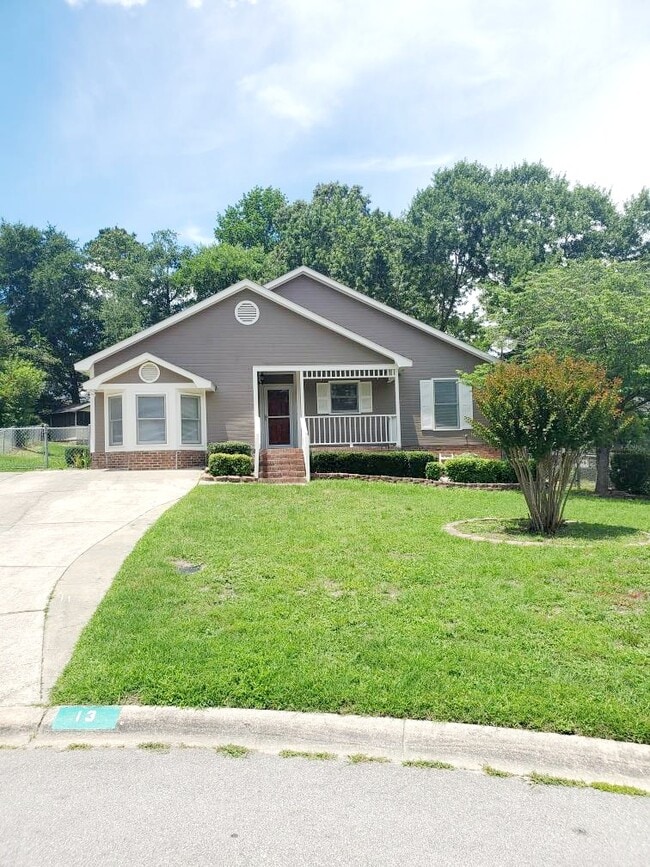 Building Photo - 13 Tomafield Ct