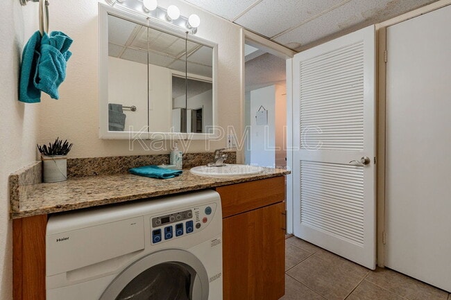 Building Photo - 7350 N Vía Paseo Del Sur