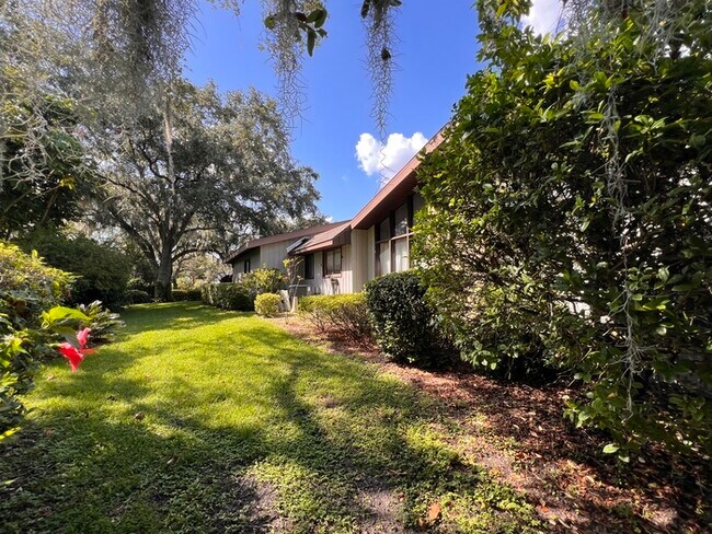 Building Photo - Grenelefe/Country Homes Community