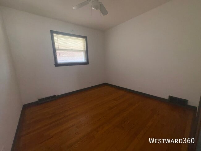 Building Photo - 13820 S Tracy-